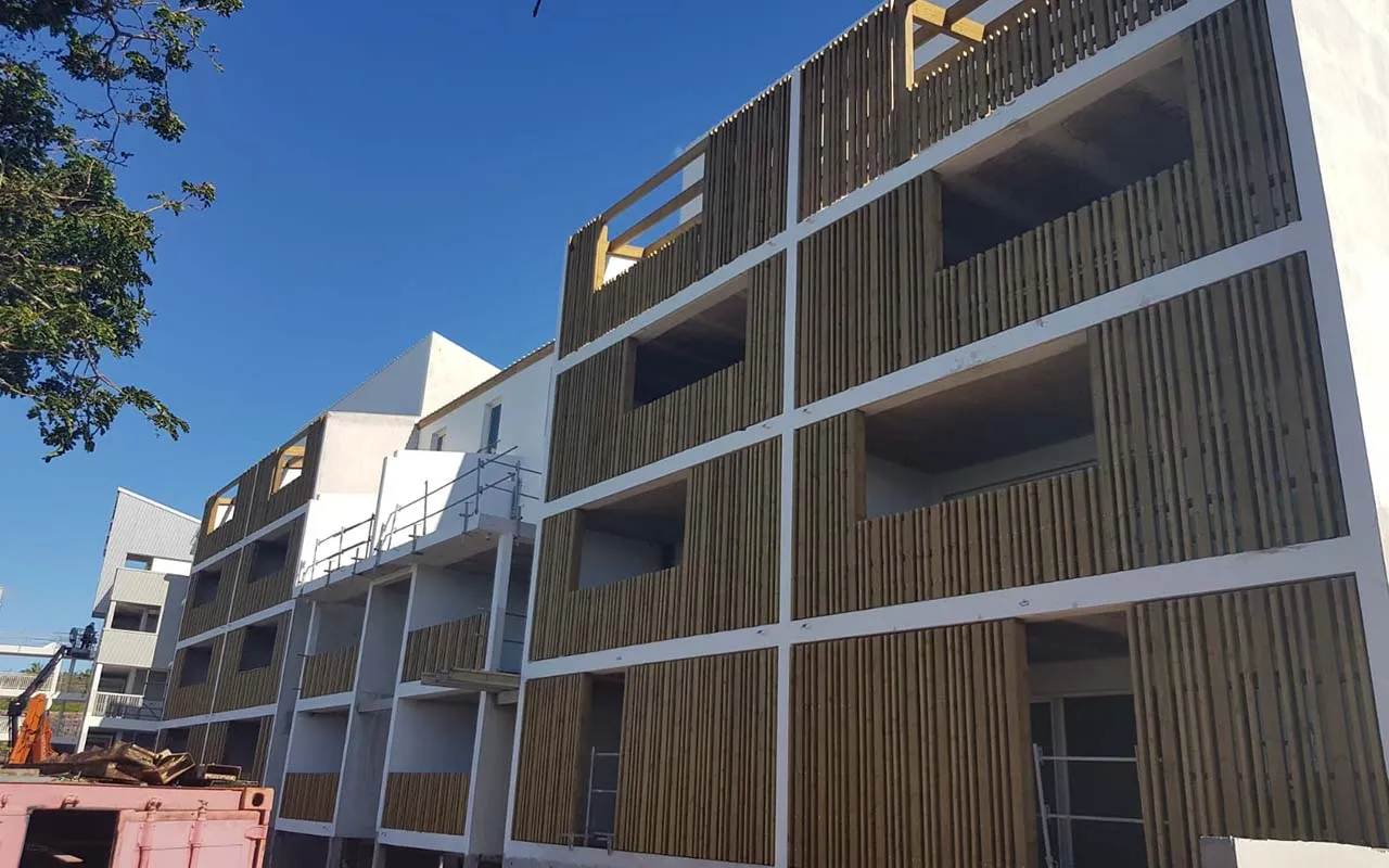 façade immeuble claustra bois brise-soleil La Réunion